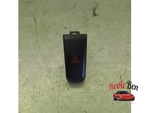 Gebruikte Schakelaar Paniekverlichting Ford Mondeo V 1.5 EcoBoost 16V Prijs € 10,00 Margeregeling aangeboden door Rooie Ben autodemontage