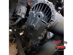 Gebruikte Gasklephuis Hyundai Santa Fe II (CM) 2.4 16V 4x4 Prijs op aanvraag aangeboden door Rooie Ben autodemontage