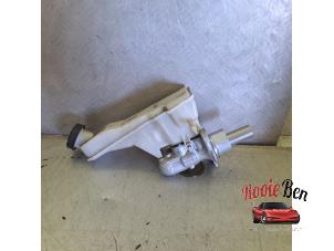 Gebruikte Hoofdremcilinder Mercedes B (W246) 2.2 B-220 CDI BlueEFFICIENCY,d 16V Prijs € 50,00 Margeregeling aangeboden door Rooie Ben autodemontage