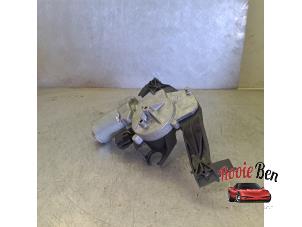 Gebruikte Ruitenwissermotor achter Opel Corsa E 1.4 16V Prijs € 45,00 Margeregeling aangeboden door Rooie Ben autodemontage