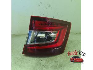 Gebruikte Achterlicht rechts Skoda Fabia III Combi (NJ5) 1.0 TSI 12V Prijs op aanvraag aangeboden door Rooie Ben autodemontage