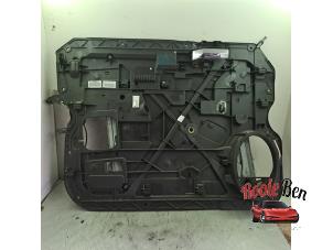 Gebruikte Ruitmechaniek 4Deurs links-voor Dodge 1500 Crew Cab (DS) 5.7 Hemi V8 4x4 Prijs € 150,00 Margeregeling aangeboden door Rooie Ben autodemontage