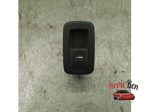 Gebruikte Elektrisch Raam Schakelaar Dodge 1500 Crew Cab (DS) 5.7 Hemi V8 4x4 Prijs op aanvraag aangeboden door Rooie Ben autodemontage