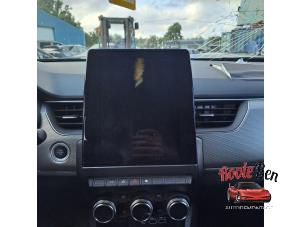 Gebruikte Display Multi Media regelunit Renault Arkana (RJLL) 1.6 E-Tech 145 16V Prijs op aanvraag aangeboden door Rooie Ben autodemontage