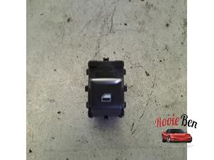 Gebruikte Ruit schakelaar elektrisch Ford Fiesta 7 1.0 EcoBoost 12V Prijs op aanvraag aangeboden door Rooie Ben autodemontage