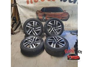 Gebruikte Velgen set + banden Peugeot 208 II (UB/UH/UP) 1.2 Vti 12V PureTech 100 Prijs op aanvraag aangeboden door Rooie Ben autodemontage