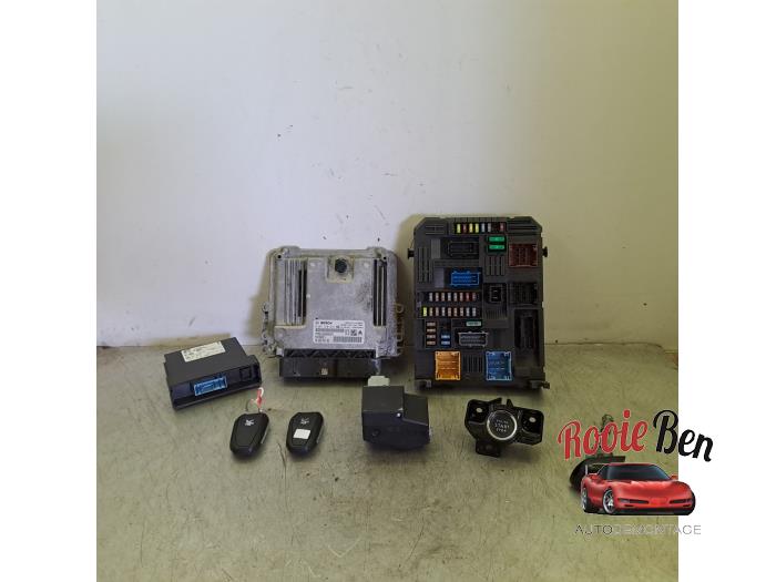 Gebruikte Computer Motormanagement Peugeot 208 II (UB/UH/UP) 1.2 Vti 12V PureTech 100 Prijs € 500,00 Margeregeling aangeboden door Rooie Ben autodemontage