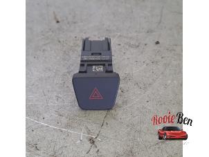 Gebruikte Alarmlicht Schakelaar Ford Focus 4 Wagon 1.0 Ti-VCT EcoBoost 12V 125 Prijs € 10,00 Margeregeling aangeboden door Rooie Ben autodemontage