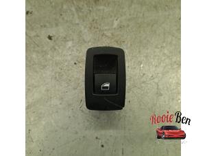 Gebruikte Ruit schakelaar elektrisch BMW 3 serie (F30) 316i 1.6 16V Prijs € 10,00 Margeregeling aangeboden door Rooie Ben autodemontage
