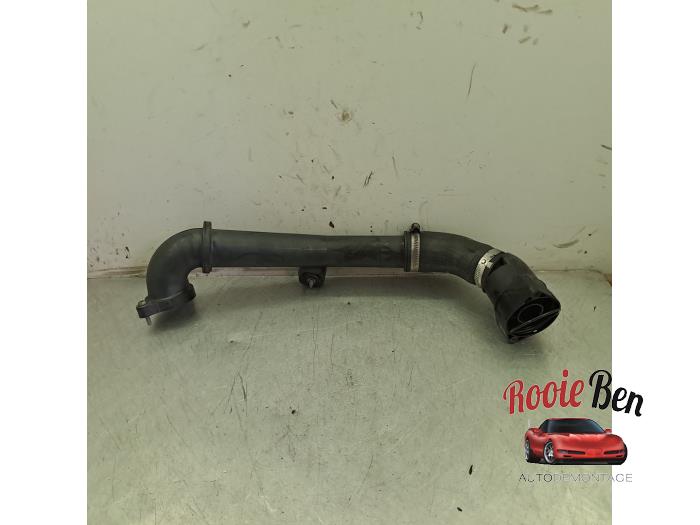Gebruikte Intercooler Buis Volkswagen Passat Variant (3G5) 1.6 TDI 16V Prijs € 25,00 Margeregeling aangeboden door Rooie Ben autodemontage