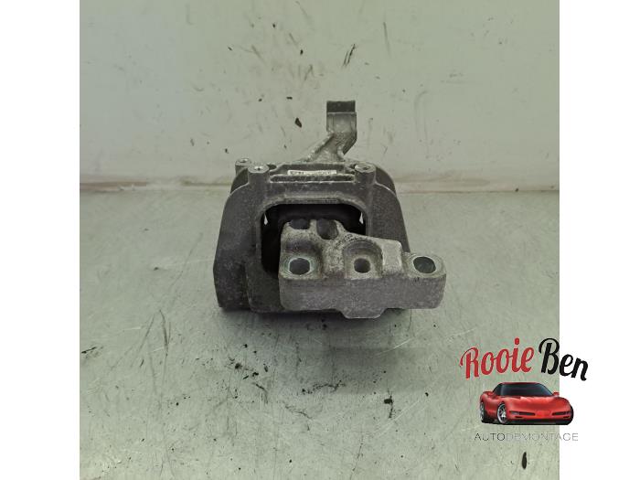 Gebruikte Motorrubber Volkswagen Passat Variant (3G5) 1.6 TDI 16V Prijs € 25,00 Margeregeling aangeboden door Rooie Ben autodemontage