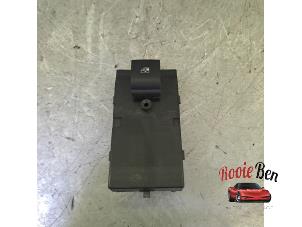 Gebruikte Schakelaar Elektrisch Raam Opel Meriva 1.4 Turbo 16V ecoFLEX Prijs € 15,00 Margeregeling aangeboden door Rooie Ben autodemontage