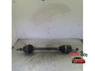 Gebruikte Aandrijfas links-voor Volkswagen Polo VI (AW1) 1.0 MPI 12V Prijs op aanvraag aangeboden door Rooie Ben autodemontage