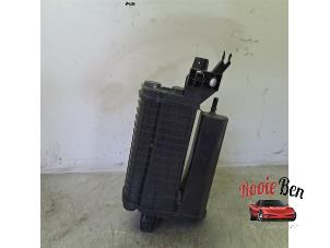 Gebruikte Koolstoffilter Seat Leon (KLB) 1.0 TSI 12V Prijs € 50,00 Margeregeling aangeboden door Rooie Ben autodemontage