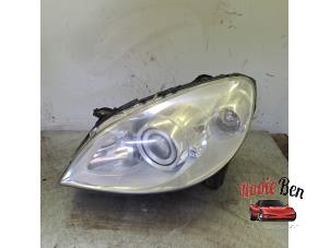 Gebruikte Koplamp links Mercedes B (W245) 2.0 B-200 CDI 16V Prijs op aanvraag aangeboden door Rooie Ben autodemontage