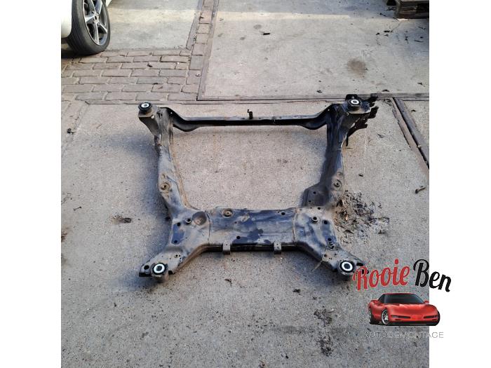 Subframe van een Volvo V70 (BW) 1.6 T4 16V 2013