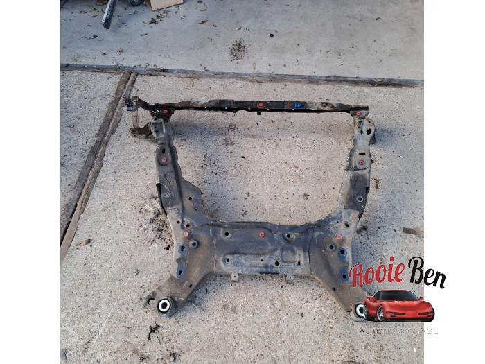 Subframe van een Volvo V70 (BW) 1.6 T4 16V 2013