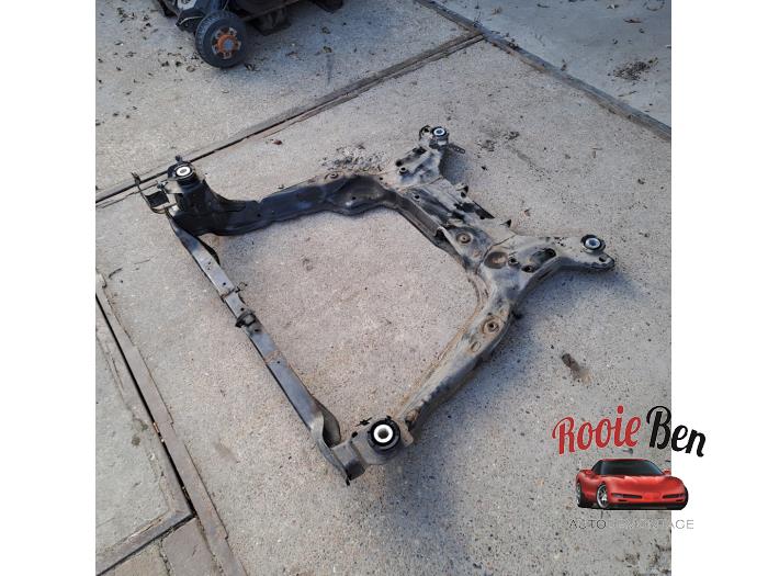 Subframe van een Volvo V70 (BW) 1.6 T4 16V 2013