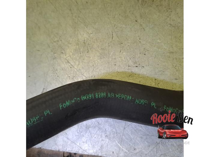 Radiateurslang van een Volvo V70 (BW) 1.6 T4 16V 2013