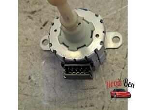 Gebruikte Koplampmotor Volvo V70 (BW) 1.6 T4 16V Prijs op aanvraag aangeboden door Rooie Ben autodemontage