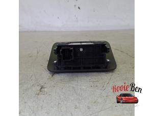 Handrem schakelaar van een Volvo V70 (BW) 1.6 T4 16V 2013