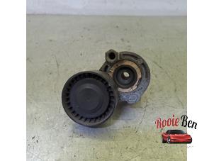 Gebruikte Spanrol Multiriem Dacia Duster (HS) 1.6 16V LPG Prijs € 15,00 Margeregeling aangeboden door Rooie Ben autodemontage