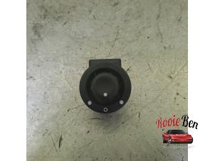 Gebruikte Schakelaar Spiegel Dacia Duster (HS) 1.6 16V LPG Prijs € 7,50 Margeregeling aangeboden door Rooie Ben autodemontage