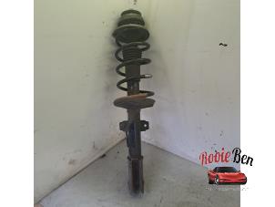 Gebruikte Mac Phersonpoot links-voor Dacia Duster (HS) 1.6 16V LPG Prijs € 50,00 Margeregeling aangeboden door Rooie Ben autodemontage