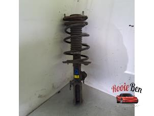 Gebruikte Mac Phersonpoot rechts-voor Toyota Auris (E15) 1.33 Dual VVT-I 16V Prijs € 50,00 Margeregeling aangeboden door Rooie Ben autodemontage