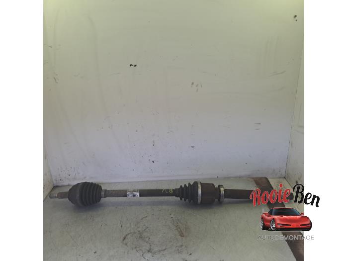 Gebruikte Aandrijfas rechts-voor Renault Clio III Estate/Grandtour (KR) 1.2 16V TCE 100 Prijs € 30,00 Margeregeling aangeboden door Rooie Ben autodemontage