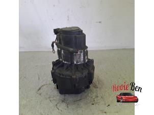 Gebruikte Luchtpomp Uitlaatgas Chrysler Crossfire 3.2 V6 18V Prijs op aanvraag aangeboden door Rooie Ben autodemontage