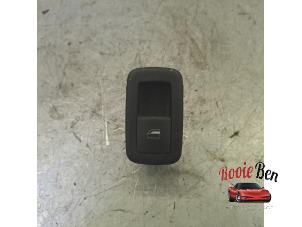 Gebruikte Ruit schakelaar elektrisch Dodge Nitro 2.8 CRD 16V 4x4 Prijs € 25,00 Margeregeling aangeboden door Rooie Ben autodemontage