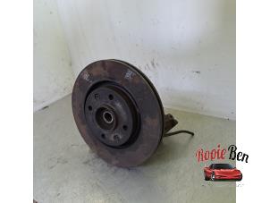 Gebruikte Fusee links-voor Citroen DS3 (SA) 1.6 e-HDi Prijs € 30,00 Margeregeling aangeboden door Rooie Ben autodemontage