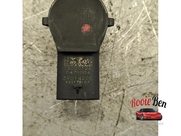 PDC Sensor van een Opel Astra K 1.0 Turbo 12V 2017