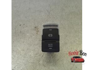 Gebruikte Schakelaar handrem Volkswagen Golf VII (AUA) 2.0 R 4Motion 16V Prijs op aanvraag aangeboden door Rooie Ben autodemontage