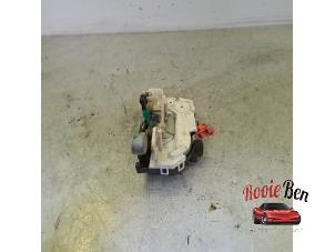 Gebruikte Deurslot Mechaniek 4Deurs links-voor Dodge Nitro 3.7 STX V6 4x4 Autom. Prijs op aanvraag aangeboden door Rooie Ben autodemontage