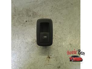 Gebruikte Ruit schakelaar elektrisch Dodge Nitro 3.7 STX V6 4x4 Autom. Prijs € 25,00 Margeregeling aangeboden door Rooie Ben autodemontage