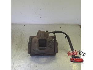 Gebruikte Remklauw (Tang) rechts-voor Dodge Nitro 3.7 STX V6 4x4 Autom. Prijs € 50,00 Margeregeling aangeboden door Rooie Ben autodemontage