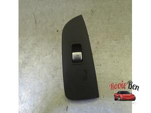 Gebruikte Schakelaar Elektrisch Raam Mercedes Vito (447.6) 2.2 114 CDI 16V Prijs € 25,00 Margeregeling aangeboden door Rooie Ben autodemontage