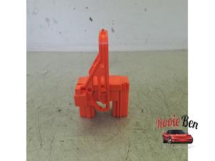 Gebruikte Hybride service plug Toyota Auris (E15) 1.8 16V HSD Full Hybrid Prijs op aanvraag aangeboden door Rooie Ben autodemontage