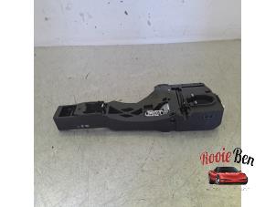 Gebruikte Deurgreep 4Deurs rechts-voor Renault Arkana (RJLL) 1.6 E-Tech 145 16V Prijs € 25,00 Margeregeling aangeboden door Rooie Ben autodemontage