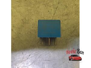 Gebruikte Relais Renault Arkana (RJLL) 1.6 E-Tech 145 16V Prijs op aanvraag aangeboden door Rooie Ben autodemontage