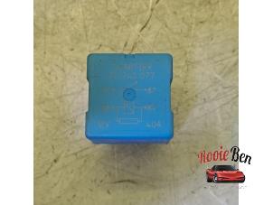 Gebruikte Relais Renault Arkana (RJLL) 1.6 E-Tech 145 16V Prijs op aanvraag aangeboden door Rooie Ben autodemontage