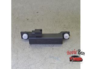 Gebruikte Keyless entry antenne Renault Arkana (RJLL) 1.6 E-Tech 145 16V Prijs op aanvraag aangeboden door Rooie Ben autodemontage