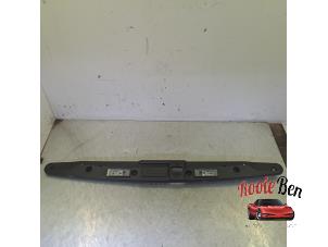 Gebruikte Achterklep Handgreep Renault Arkana (RJLL) 1.6 E-Tech 145 16V Prijs op aanvraag aangeboden door Rooie Ben autodemontage