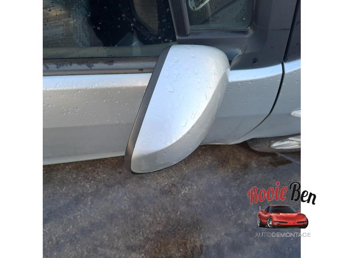 Buitenspiegel rechts van een Opel Agila (B) 1.2 16V 2011