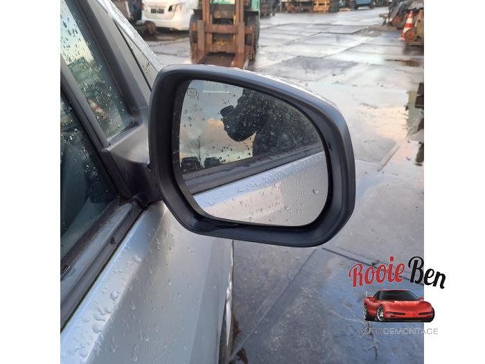 Buitenspiegel rechts van een Opel Agila (B) 1.2 16V 2011