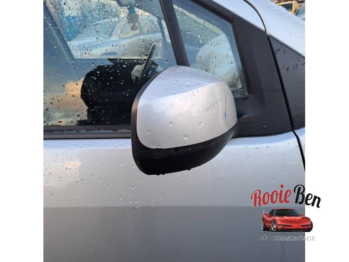 Buitenspiegel rechts van een Opel Agila (B) 1.2 16V 2011
