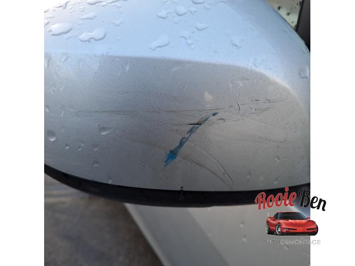 Buitenspiegel rechts van een Opel Agila (B) 1.2 16V 2011