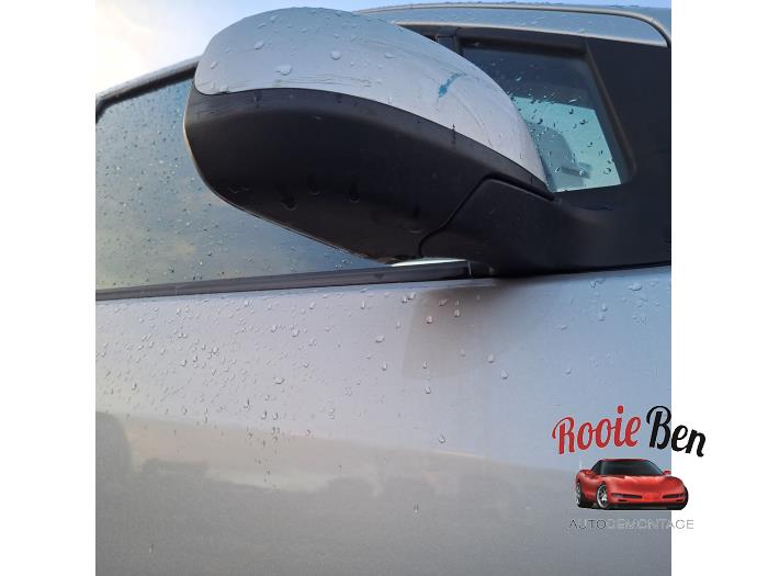 Buitenspiegel rechts van een Opel Agila (B) 1.2 16V 2011